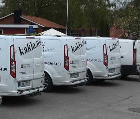 Tre likadana vita Ford Transit Custom "Kakla.nu" stulna från samma företag i Staffanstorp
